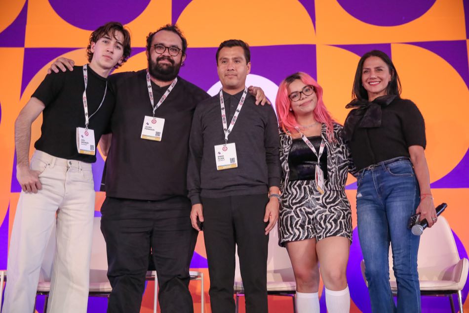 Diego Plaza en un panel de cinco participantes.